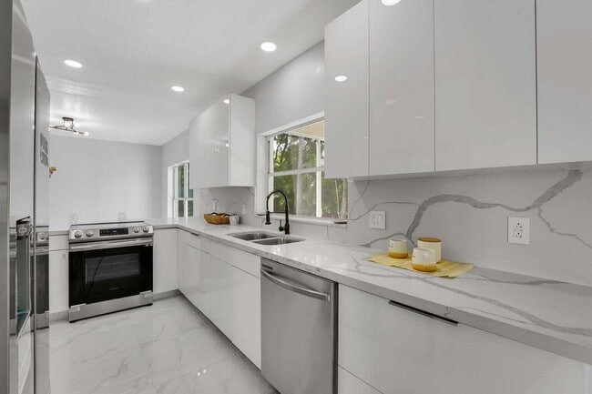 Photo - 3740 Wilderness Way