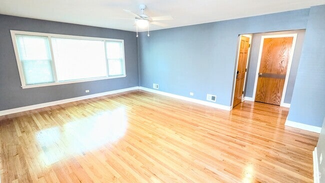 Building Photo - 2115 W Granville Ave Unit 2 Rental