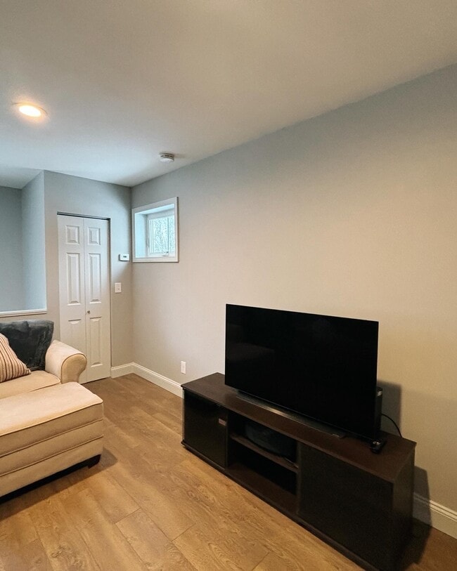 Photo - 544 Tolend Rd Unidad Apt #1