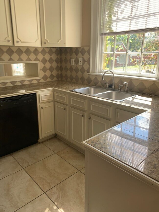 Photo - Beautiful Cloverdale Home