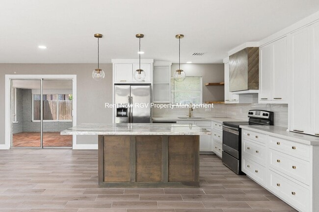 Photo - 800 Walnut Ave