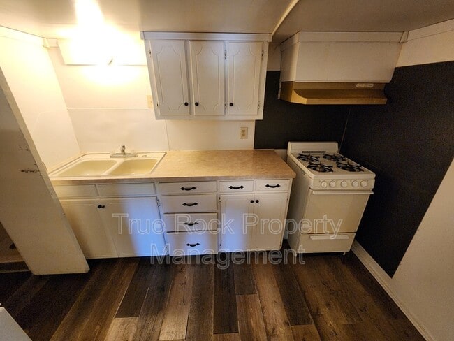 Photo - 821 N Highland Ave