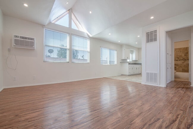 Photo - 1439 S Point View Street