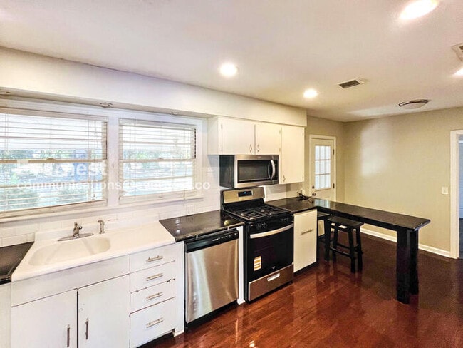 Photo - 1521 Wilhurst St