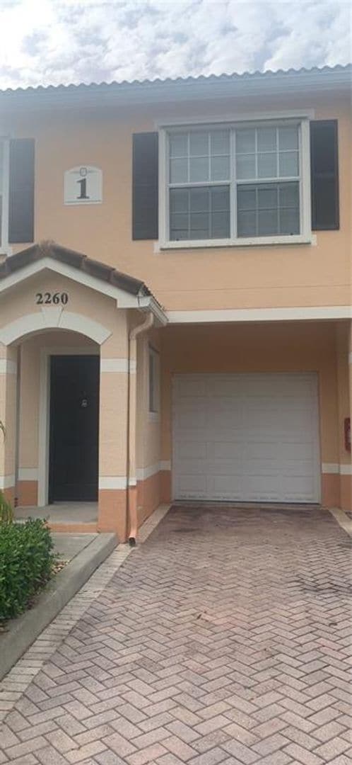 Building Photo - Palm Estates 2 Bedroom 2 Bath Condo w/Attached garage
