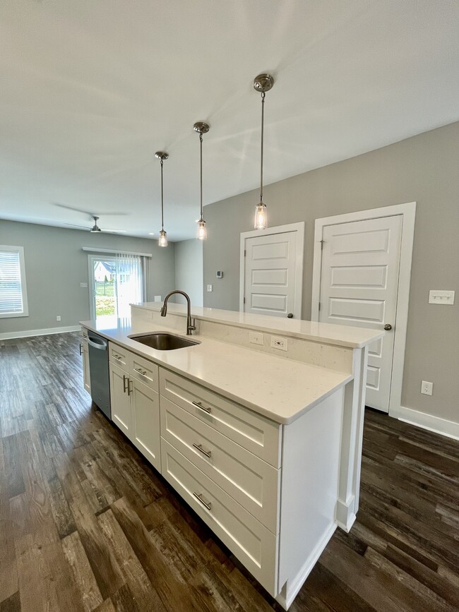 Photo - 33 Zentry Pl