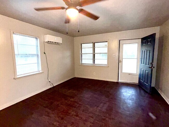 Photo - Freshly Painted 4 Bedroom Bungalow/ Vouchers Welcome