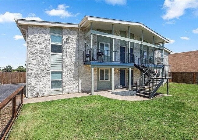 Building Photo - 1904 Hearthstone Dr