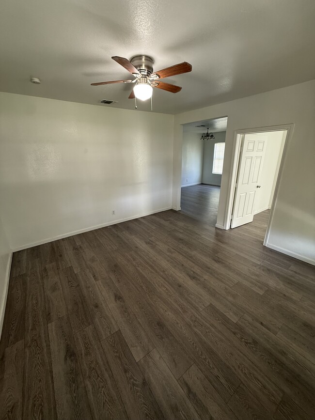 Photo - 208 Fesmire Ave