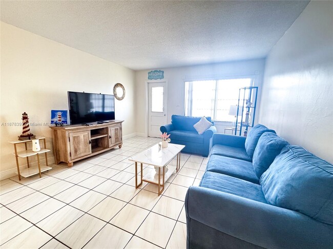 Building Photo - 1575 Euclid Ave Unit 303 Rental