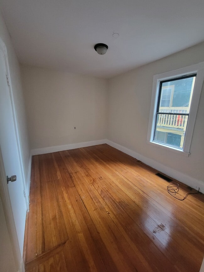 Bedroom 3 - 76 Bellevue St