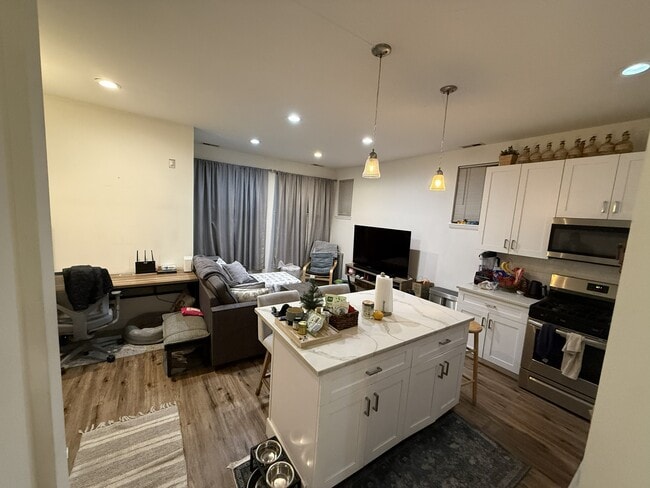 Kitchen-Living Room - 1845 N Marshfield Ave Unit G