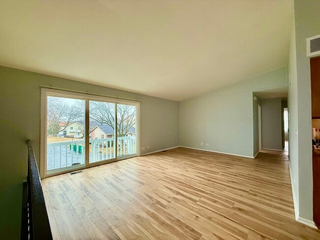 Photo - 330 Hampton Ct Unit D