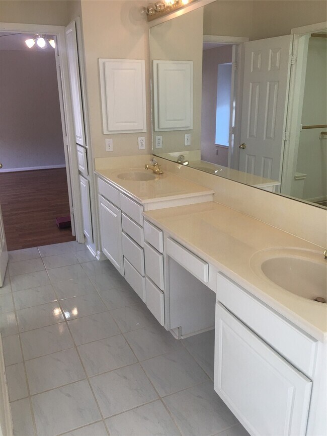 Photo - 4804 Linden St