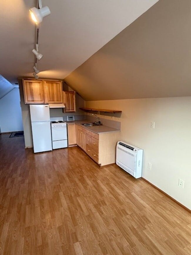 Photo - Cute studio apartment ready for move in