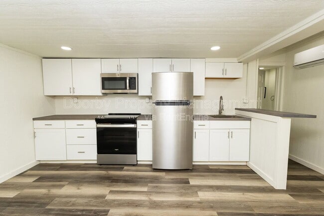 Building Photo - 5640 US-41