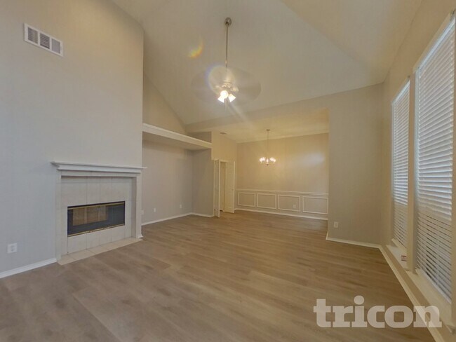 Photo - 3018 Blue Jay Ln