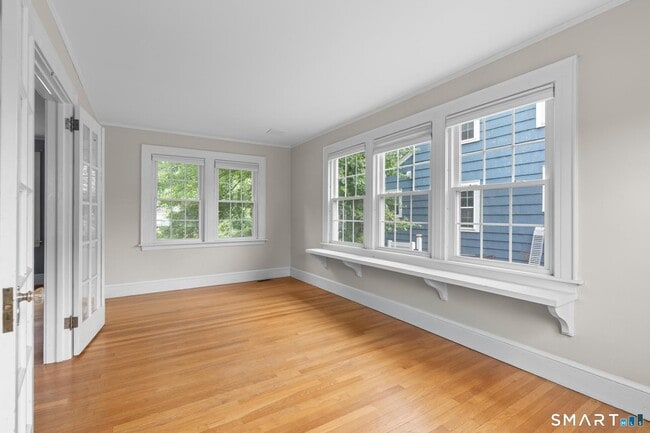 Photo - 12 Middlefield Dr