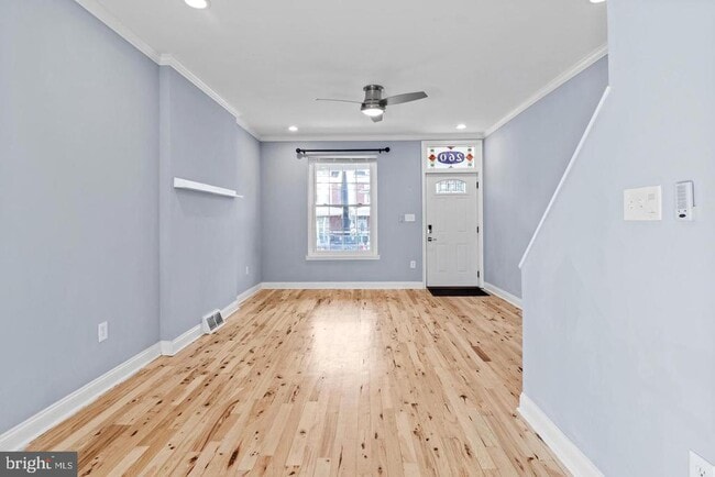 Building Photo - 260 Roxborough Ave Rental