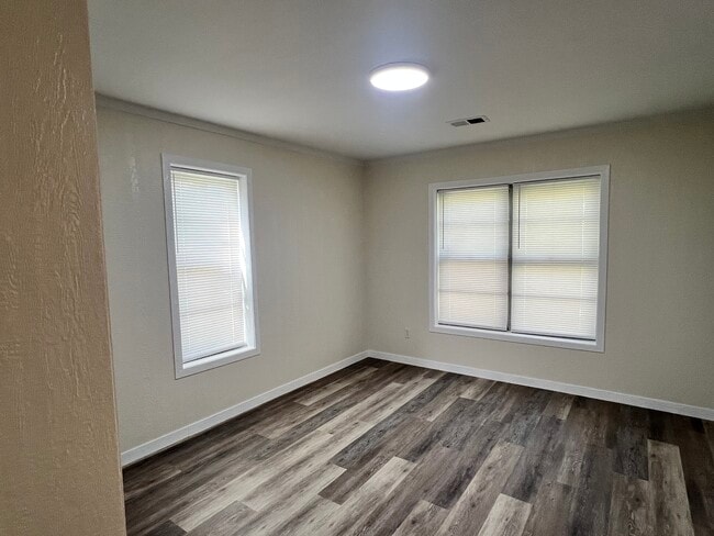 Photo - 929 E Sullenberger Ave