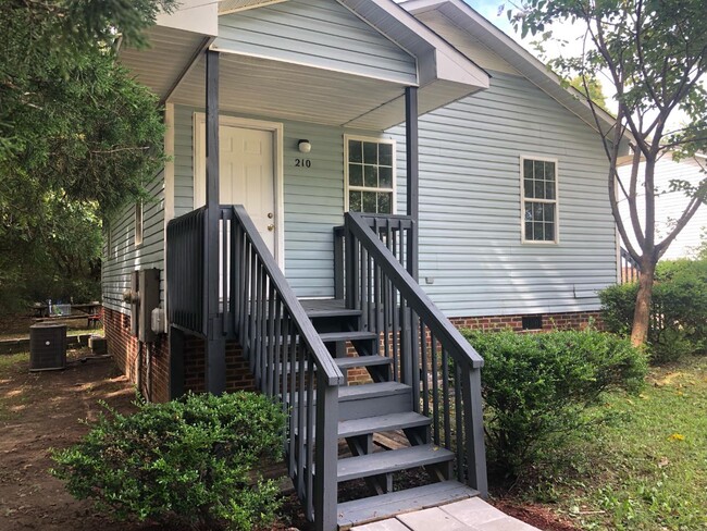 Photo - 208 Dent Ln
