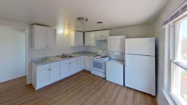 Photo - Spacious 2 Bedroom Duplex