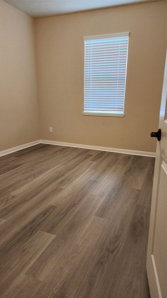 Building Photo - 21326 Echo Manor Dr