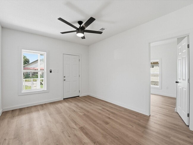 Photo - 7128 Avenue K