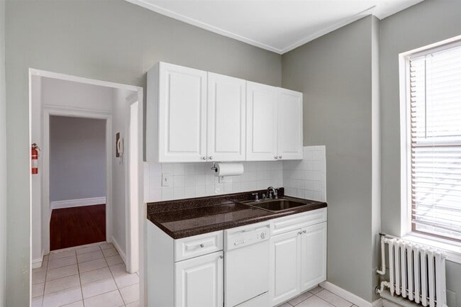 Building Photo - 42 Van Wagenen Ave Unit 16-16 Rental