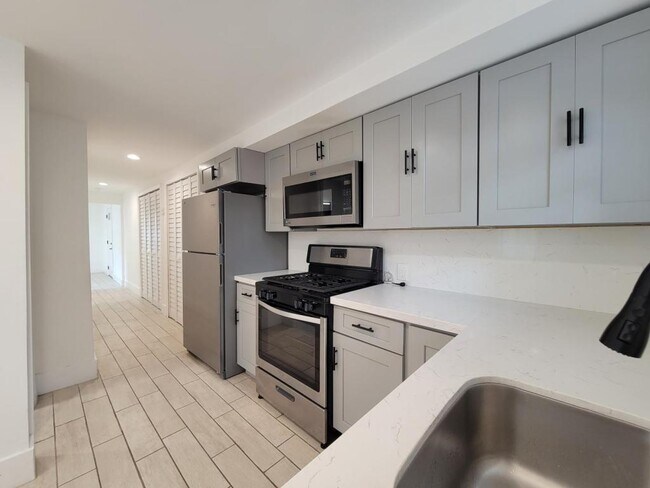 Photo - 445 SW 3rd St