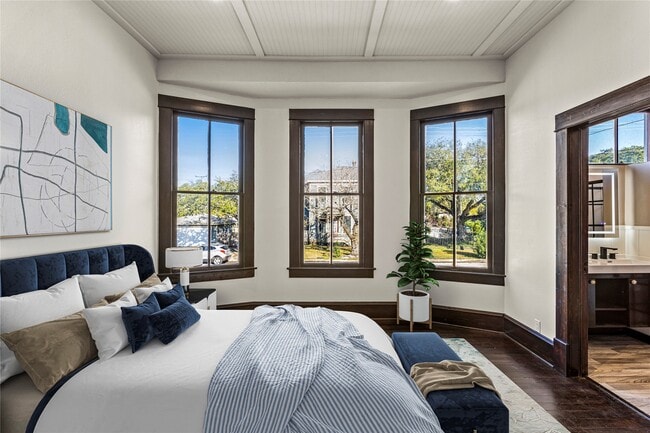 Building Photo - 3902 Bernardo De Galvez Ave Unit B