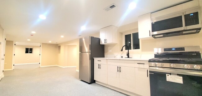 Photo - 3658 W Cortland St Unit Gdn