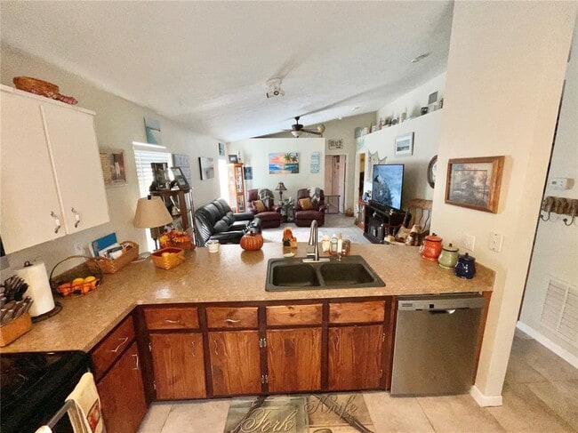 Photo - 7831 Barclay Rd