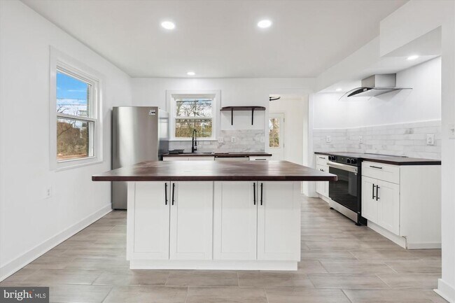 Photo - 537 E Duncan Ave