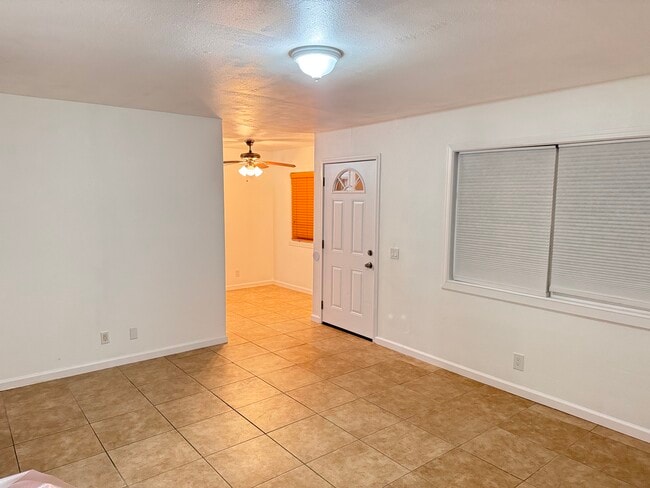 Family Room + Dining - 4245 Bonita Dr