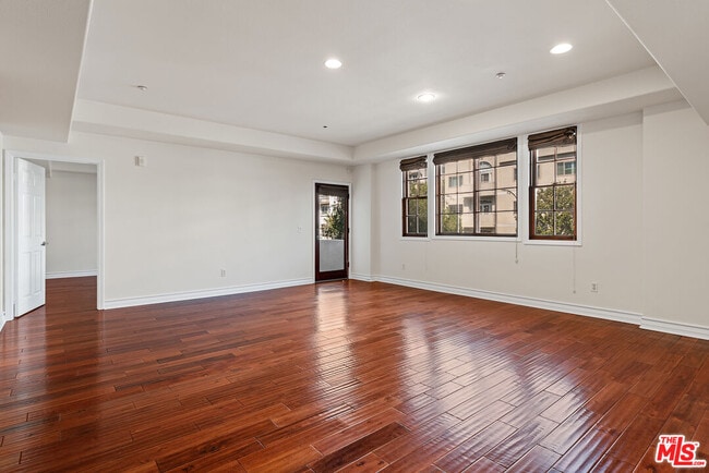 Photo - 107 N Swall Dr Unit 201