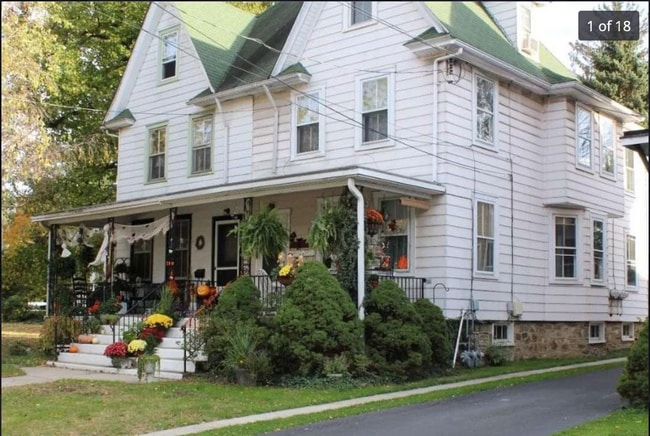 Photo - 210 W Maple Ave