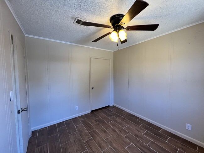 Photo - 121 Lodestone Rd Unit 1