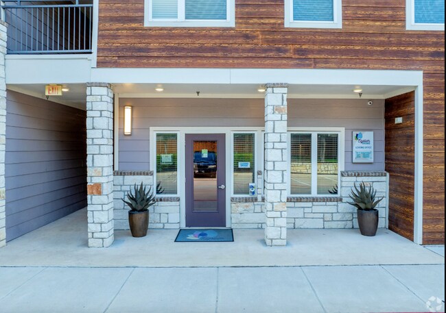 Photo - 3300 Oak Creek Dr Unit #3300
