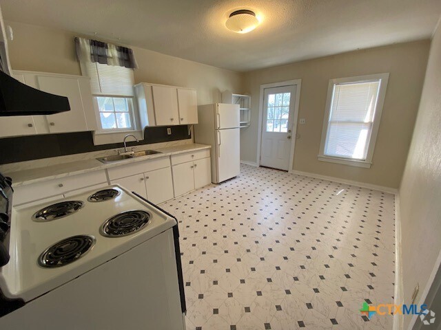 Building Photo - 703 S Laurel Ave Rental