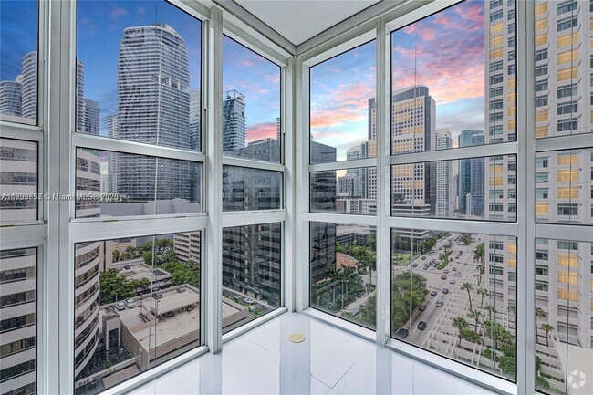 Building Photo - 951 Brickell Ave Unit 1401 Rental