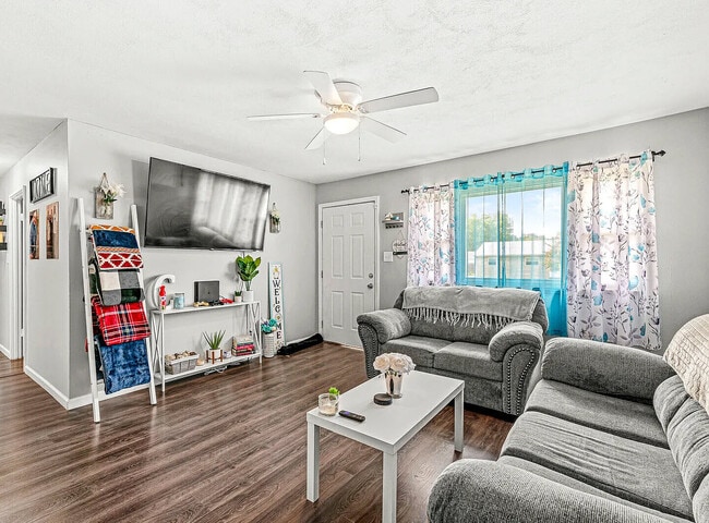 Photo - 2575 St Peter St