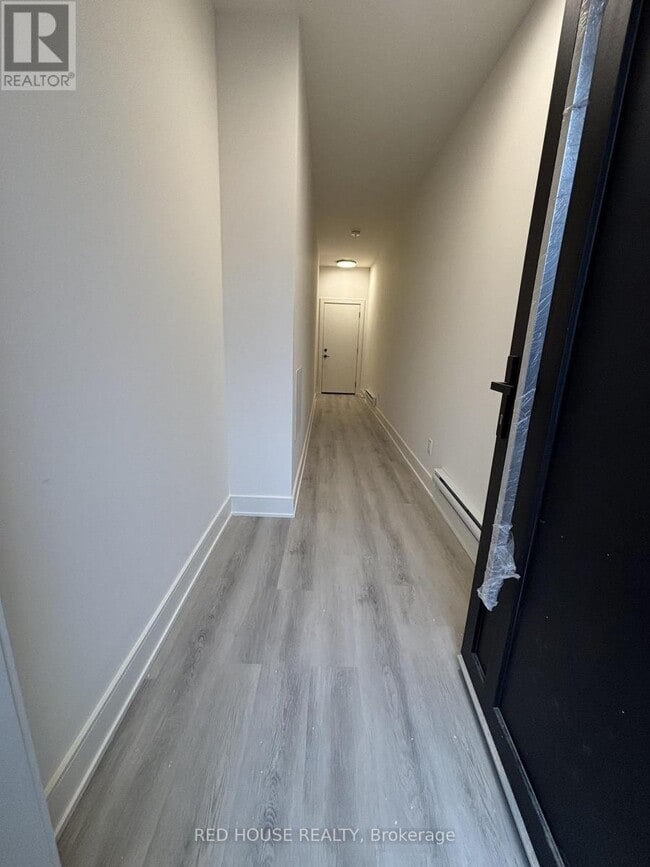 Photo - 102 Everett Cmn