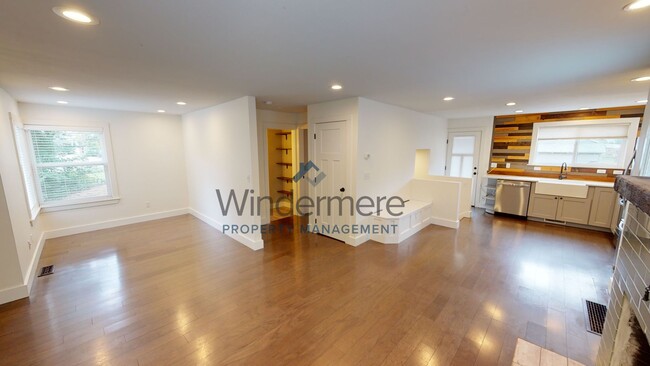 Photo - 1346 Bonsella St