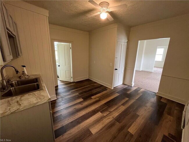 Photo - 3460 Erin Ave