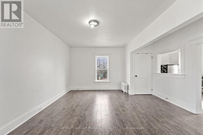 Photo - 255 Kent St W Unit Upper