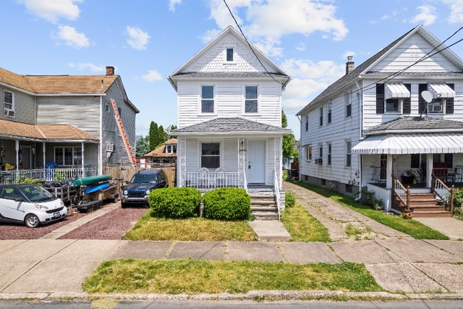 Photo - 509 Miller St