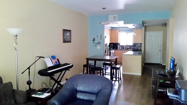 Photo - 3260 47th St