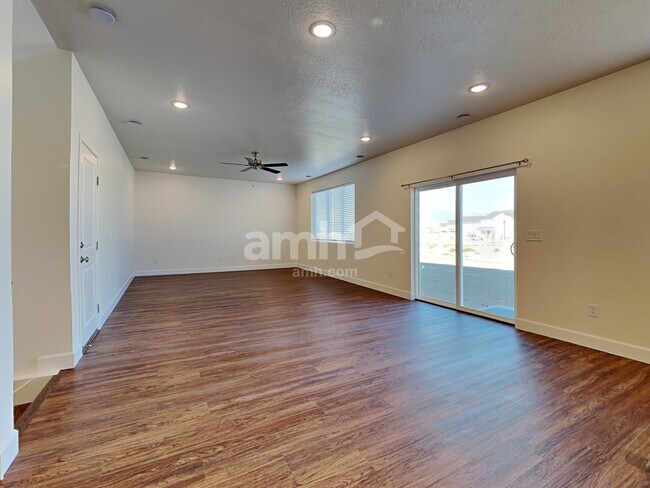 Photo - 259 N Dry Crk Rd