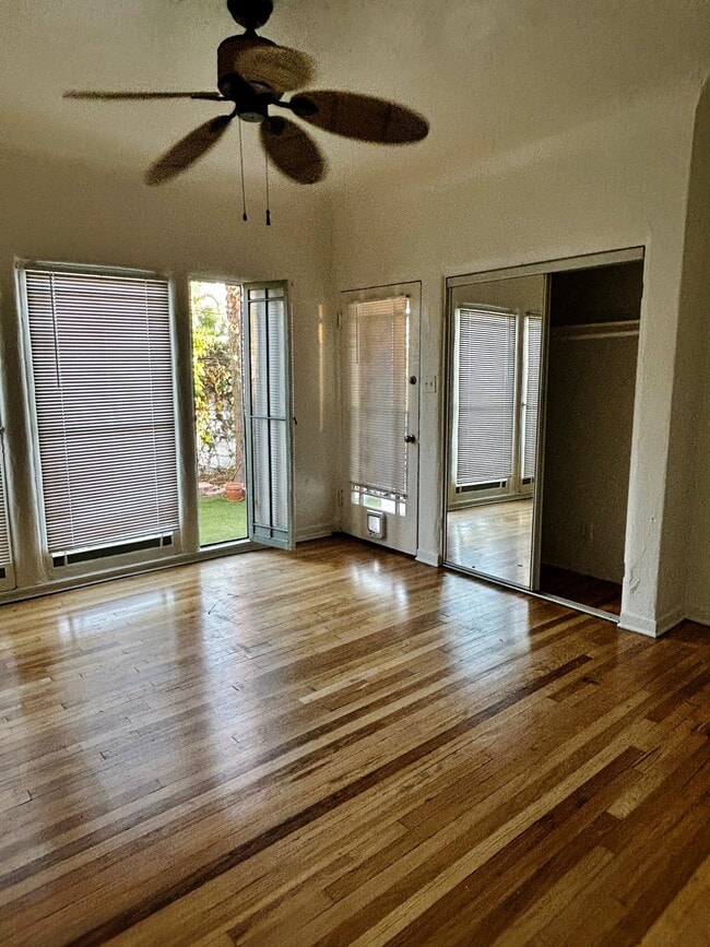Photo - 806 N Poinsettia Pl Unit 3-5